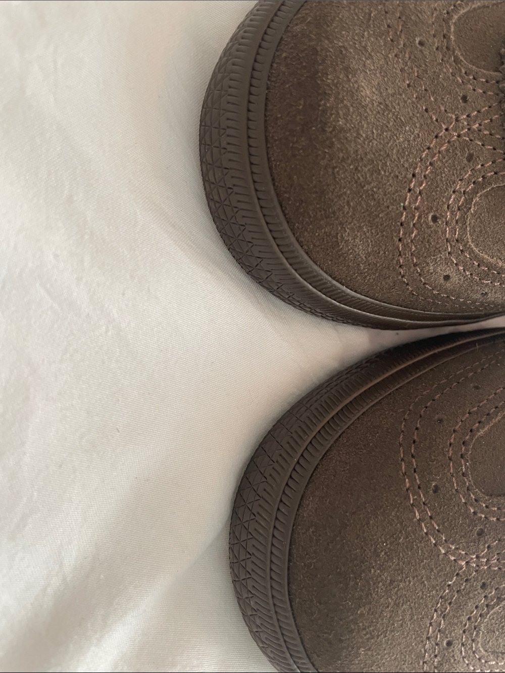 Veja Brown Suede Women’s Low-Top Sneakers with White Logo
SIZE 40 (9) - Picture 3 of 9